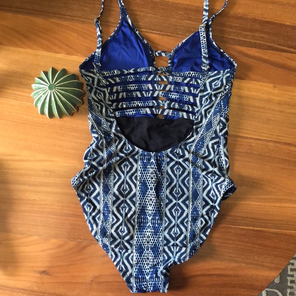 La Blanca One-piece swimming suit🌷 - Picture 6 of 7